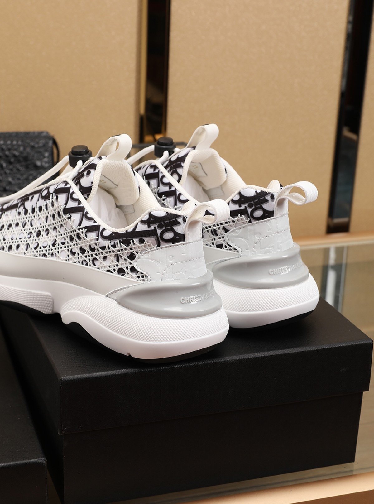 DIOR RUNNERS WHITE image 1
