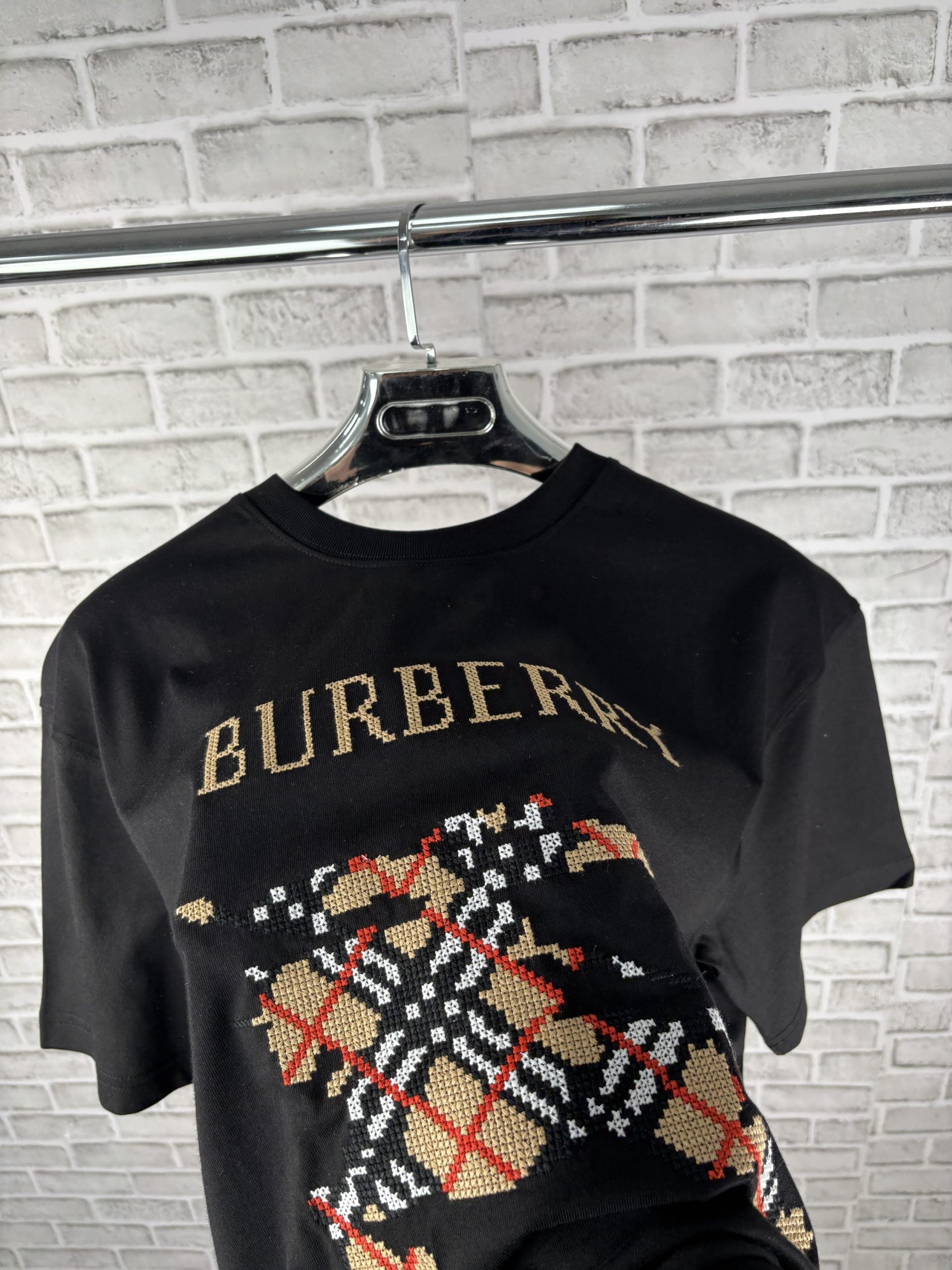 Burb tee BLACk image 1