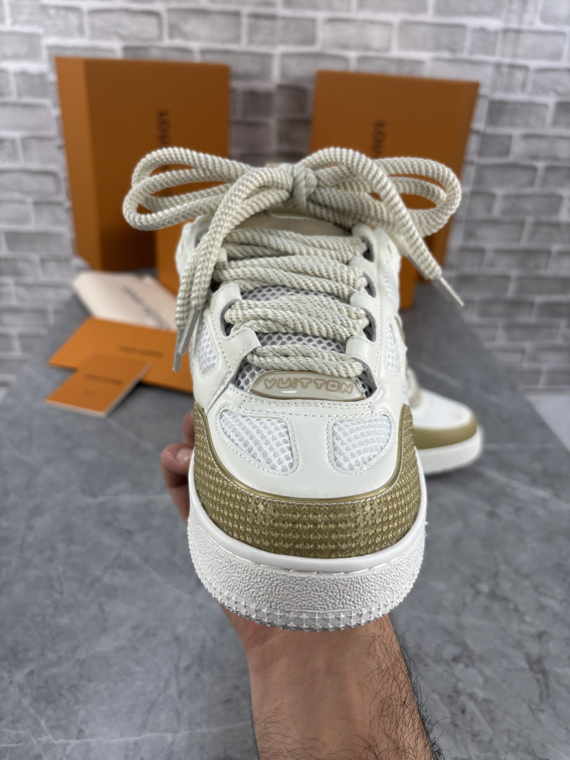 LV SNEAK image 2
