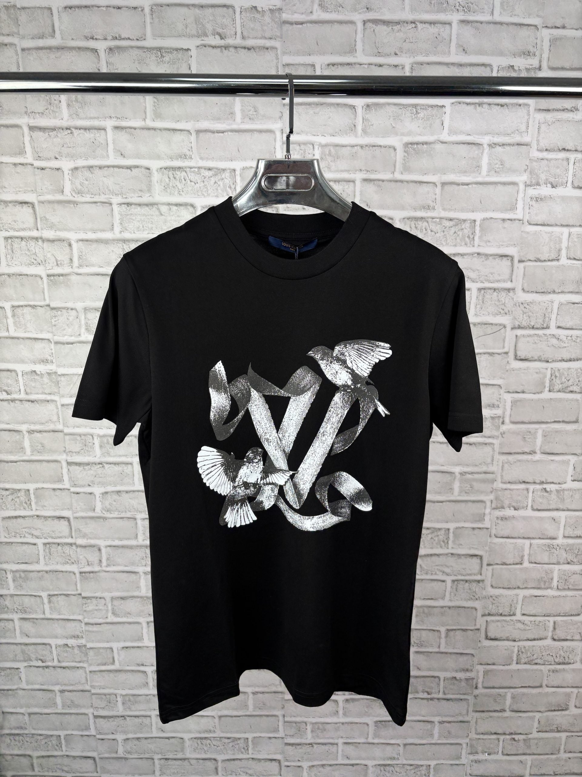 LV BLACK TEE image 0