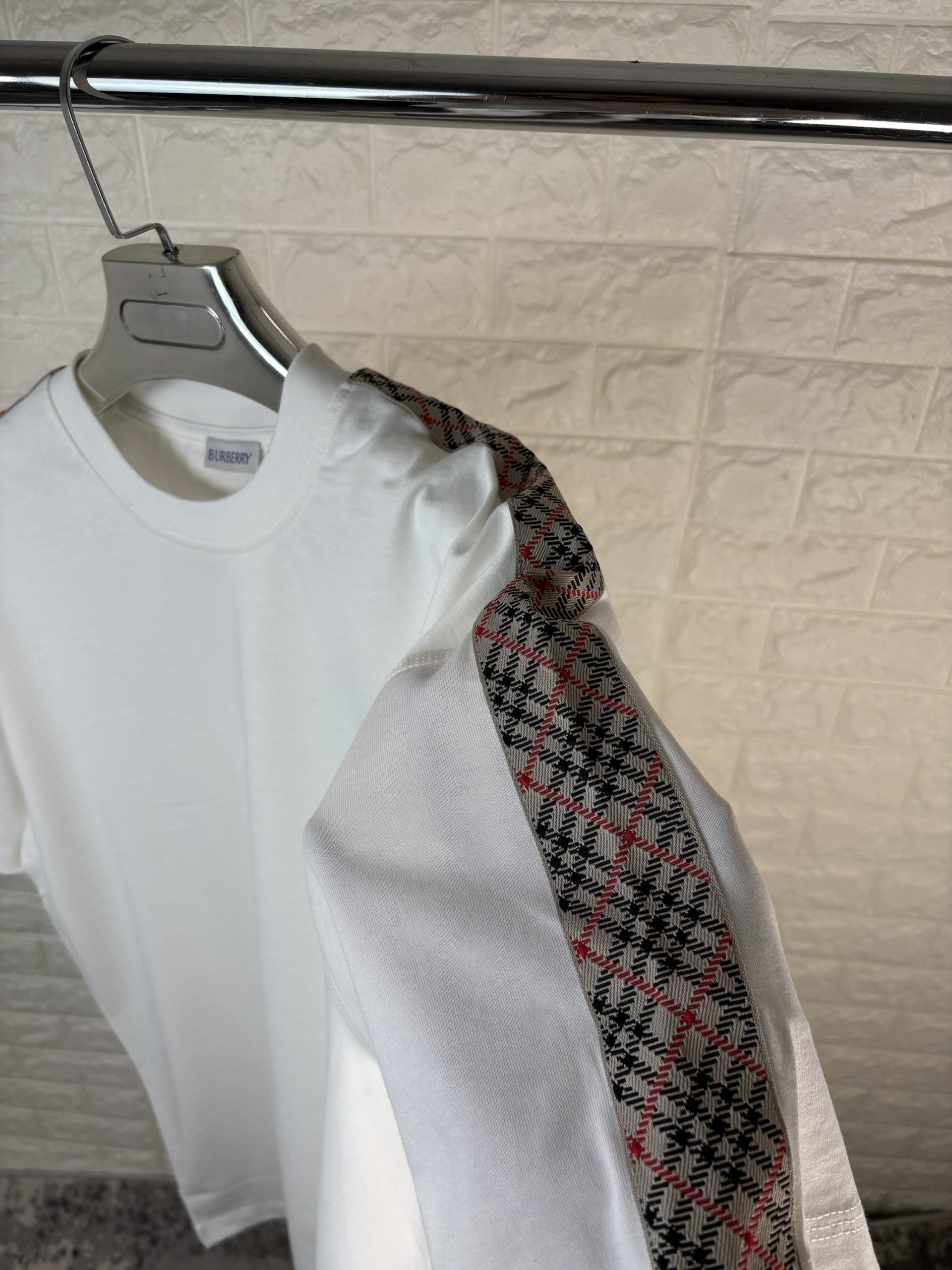Burb tee white image 2
