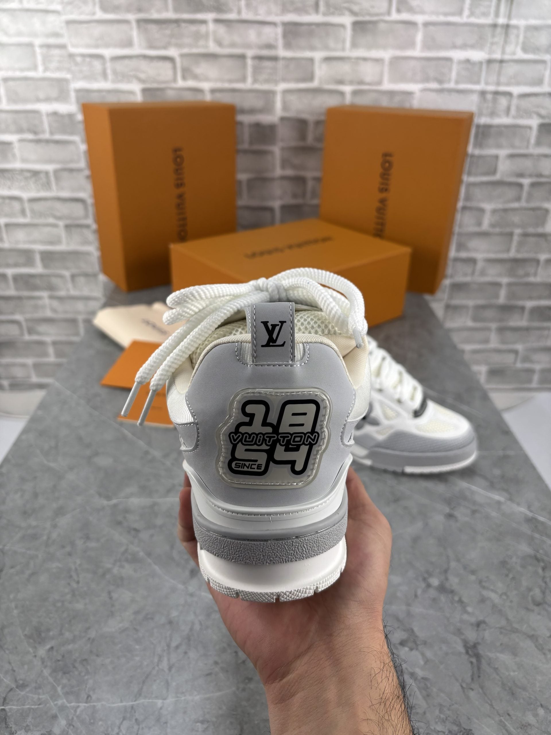 LV SNEAK image 2