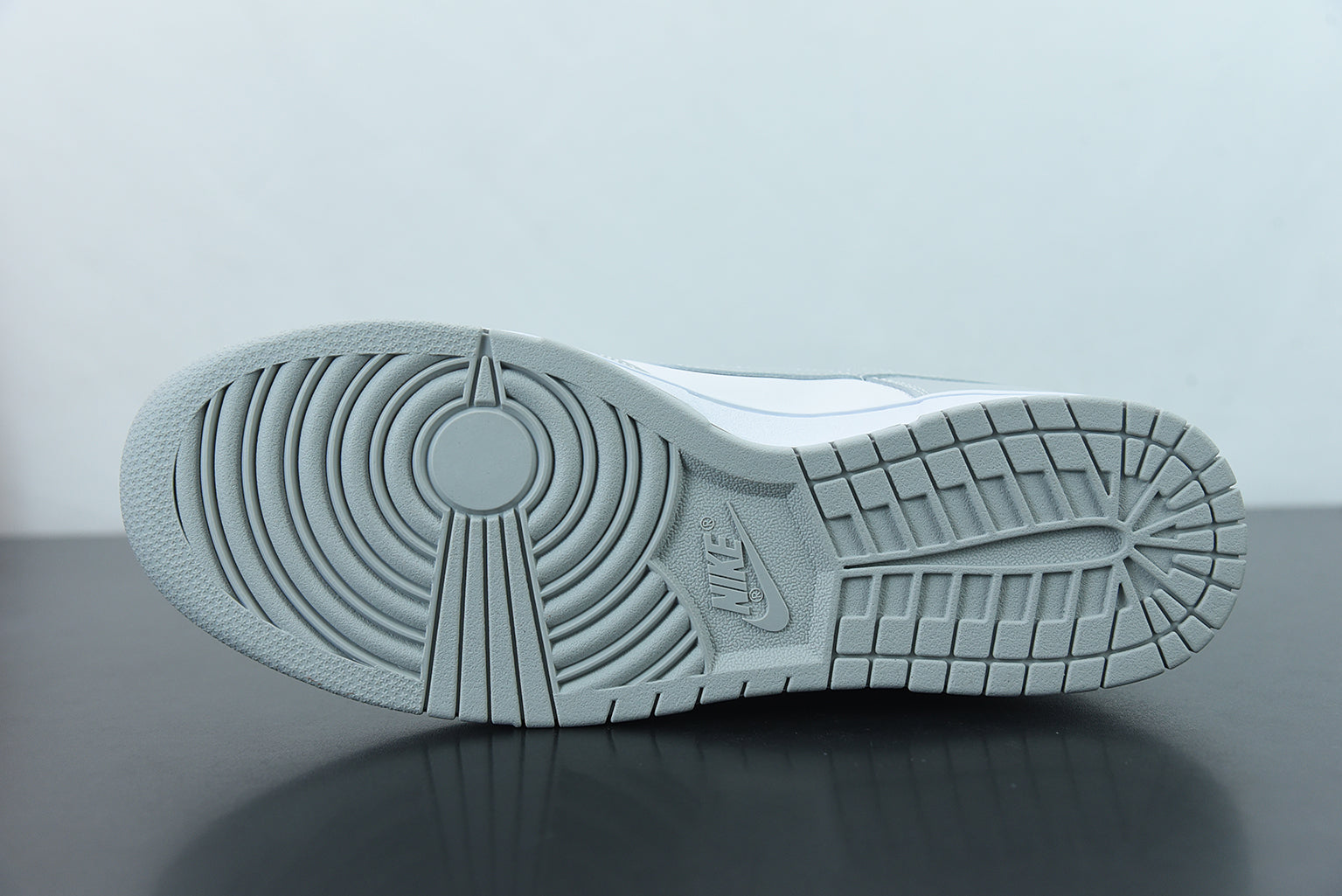 DUNK LOW GREY image 4
