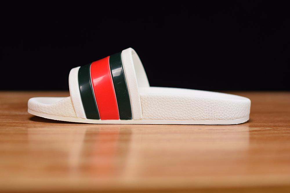 UCCI WHITE SLIDER image 2