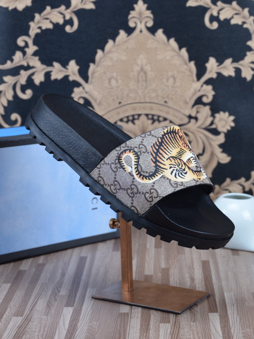 TIGER SLIDER image 4