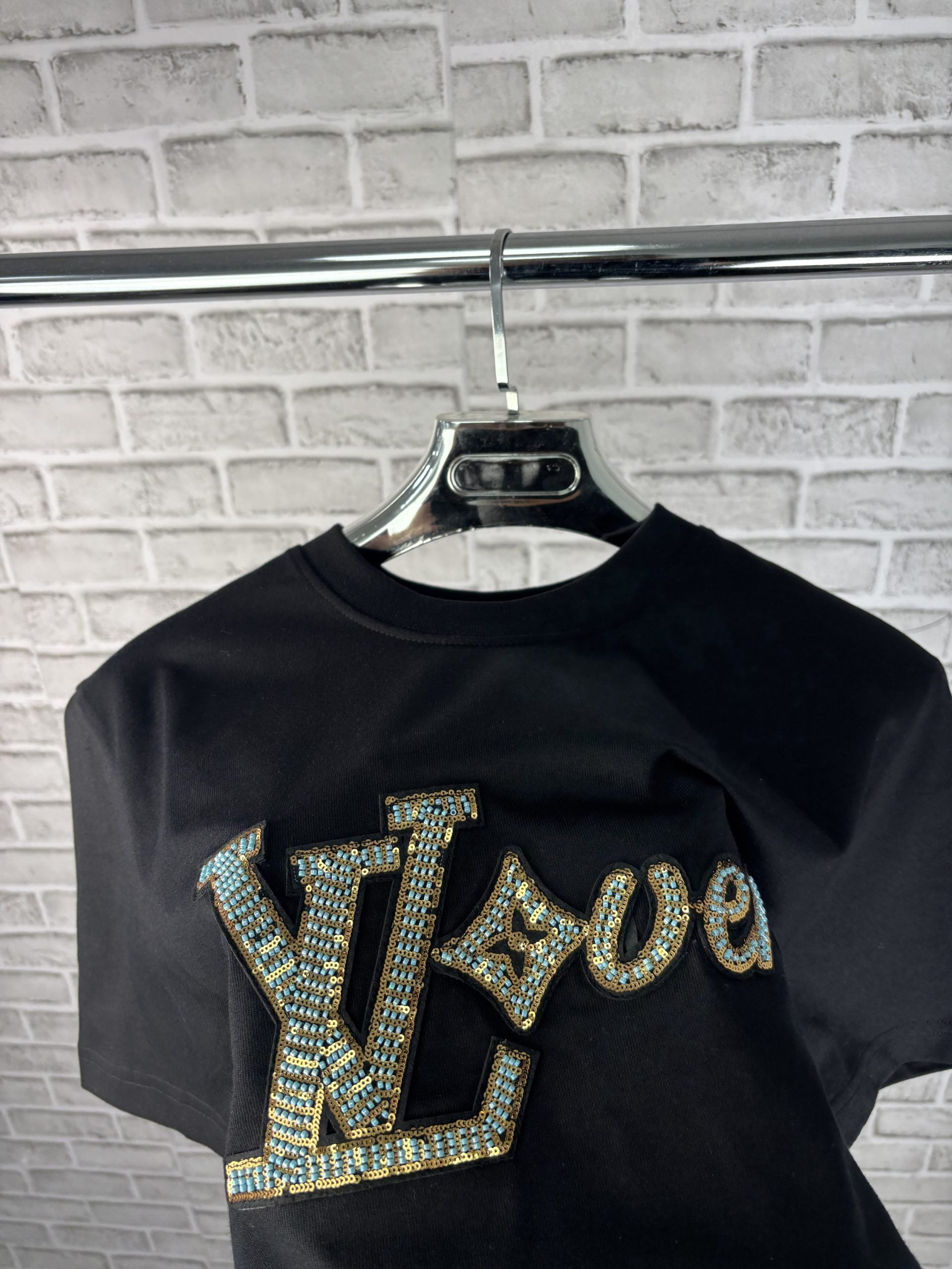 Lv tee logo image 1