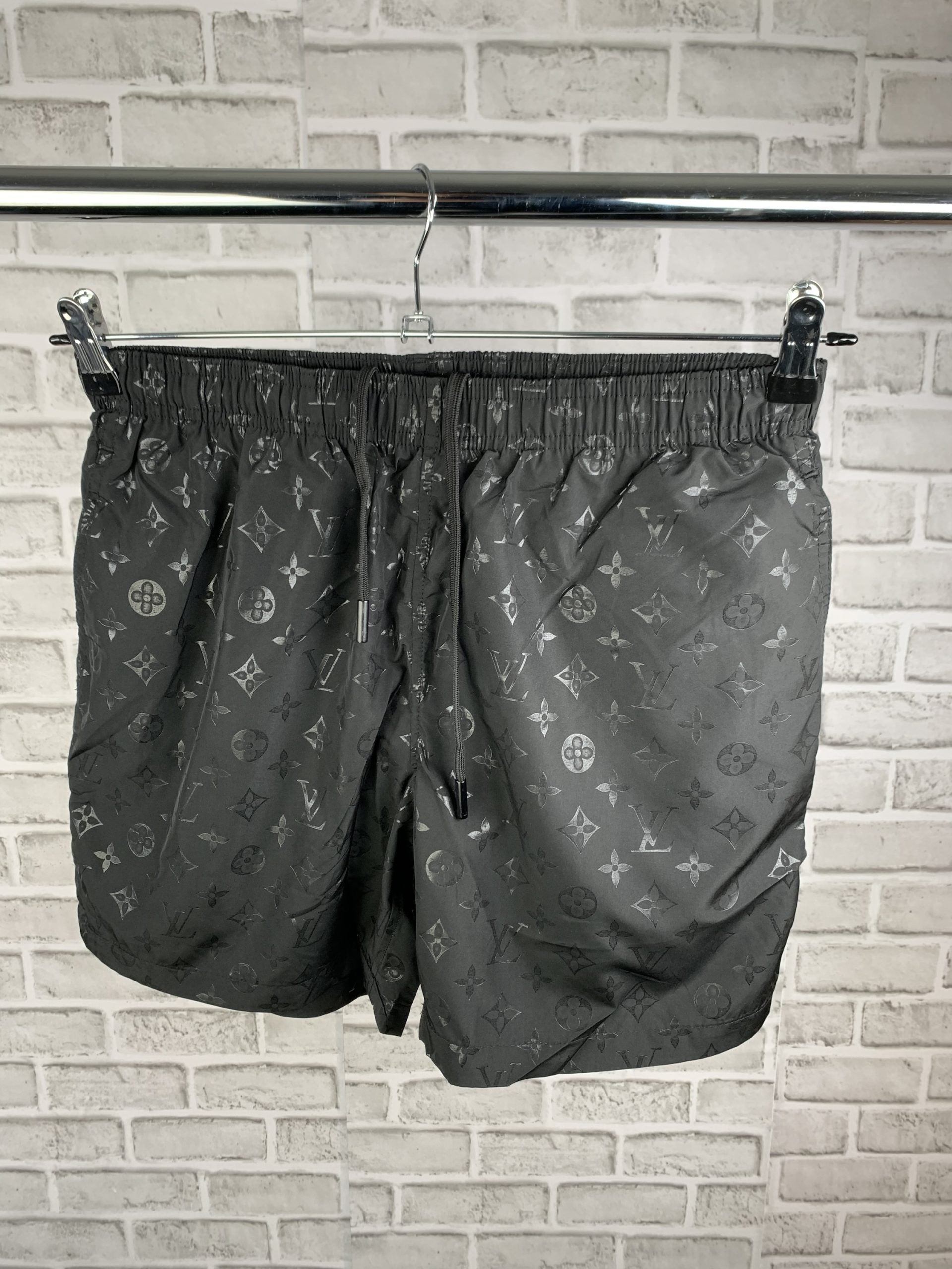 LV BLACK SHORT image 0