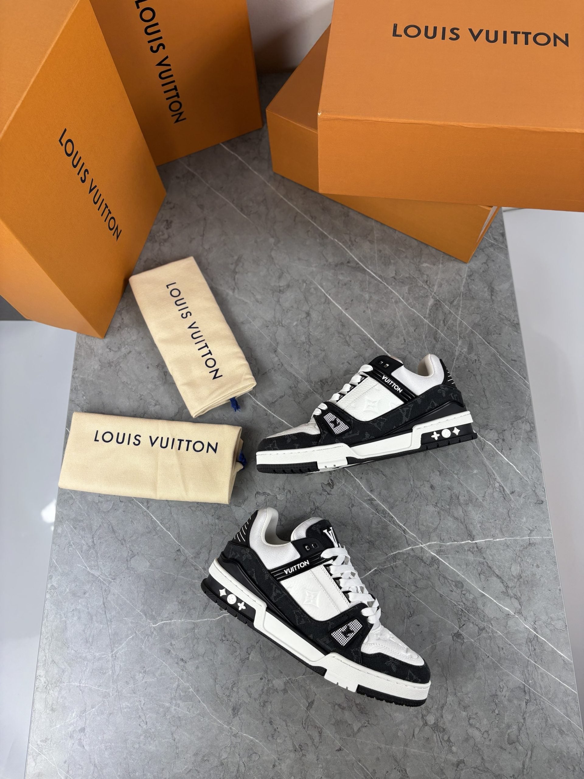 lV TRAINER BLACK - 6 image
