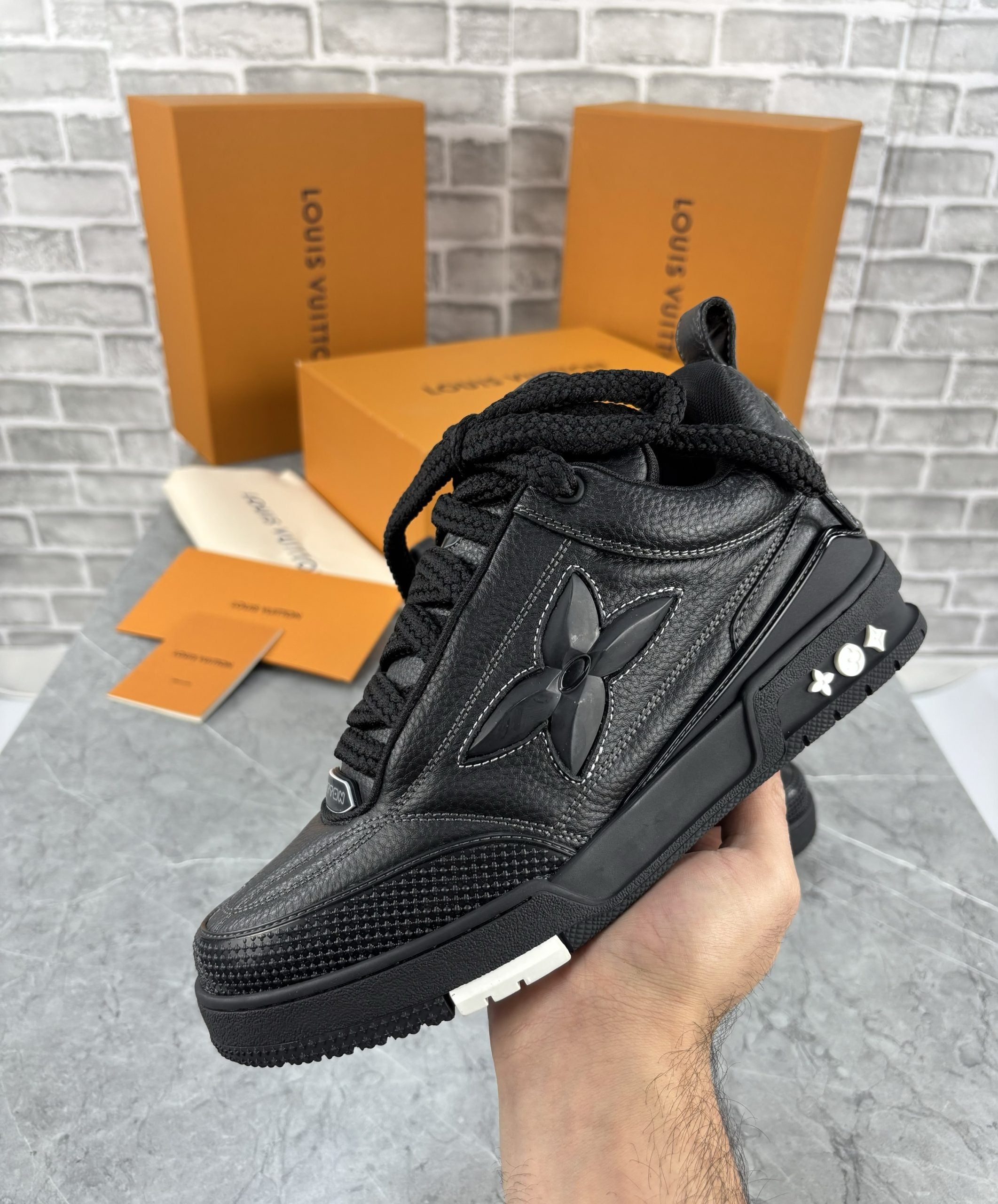 LV SNEAK image 0