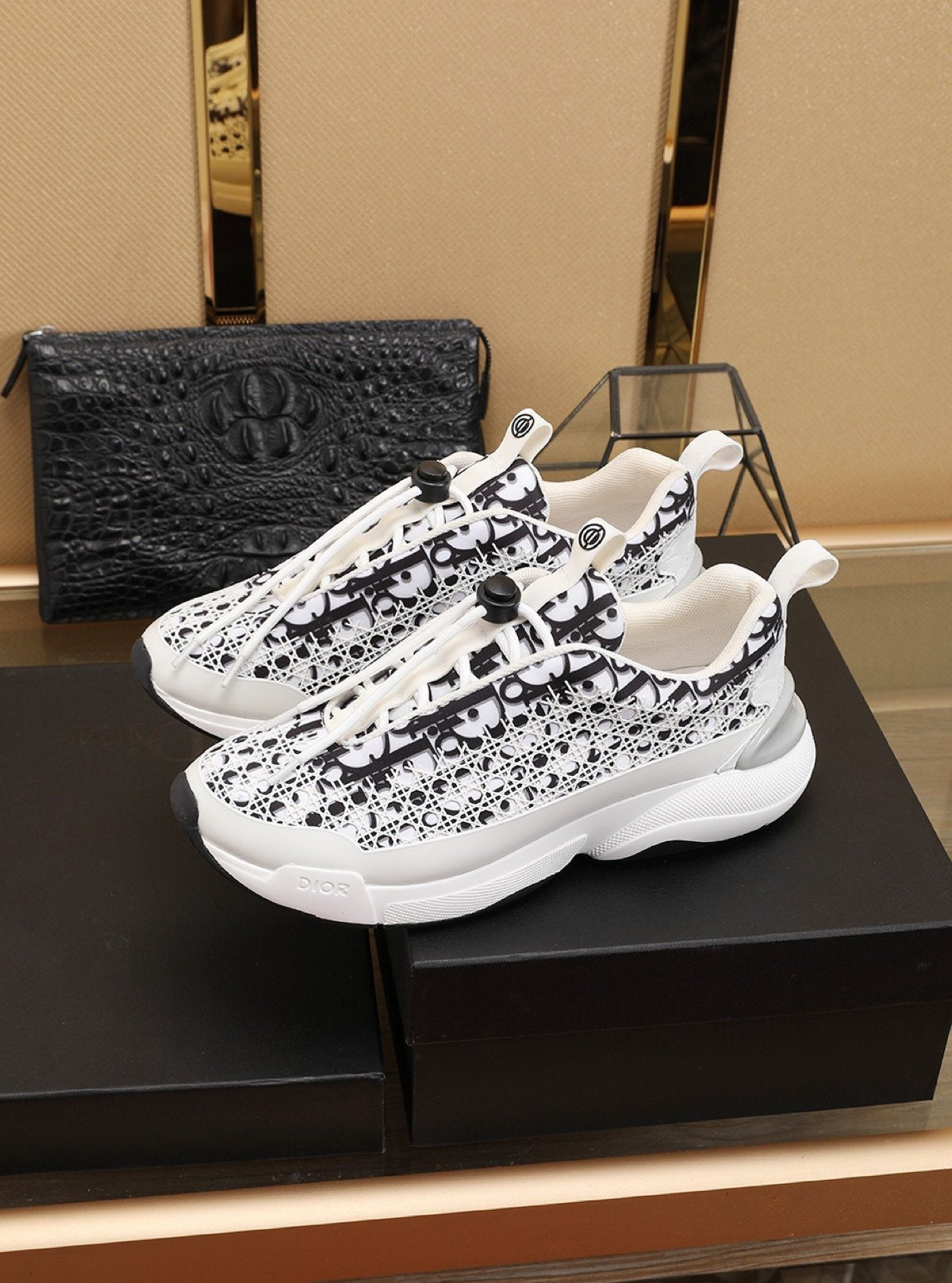 DIOR RUNNERS WHITE image 4