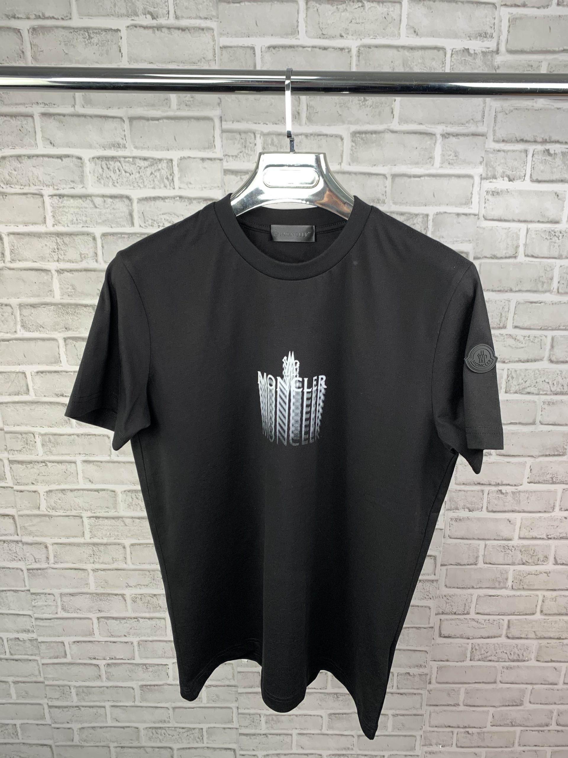 CLER BLACK TEE image 1