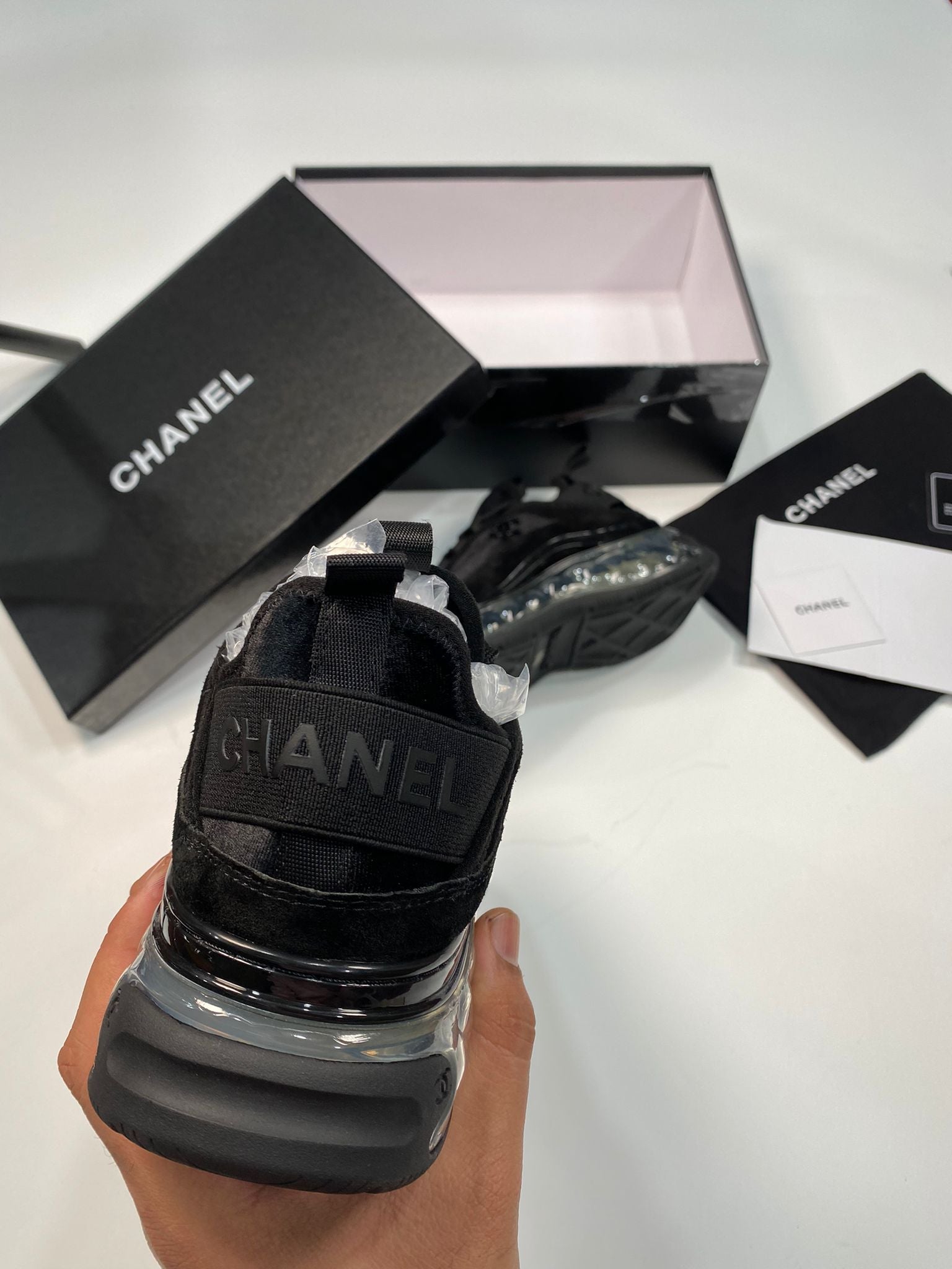 CHNL BLACK RUNNER image 5