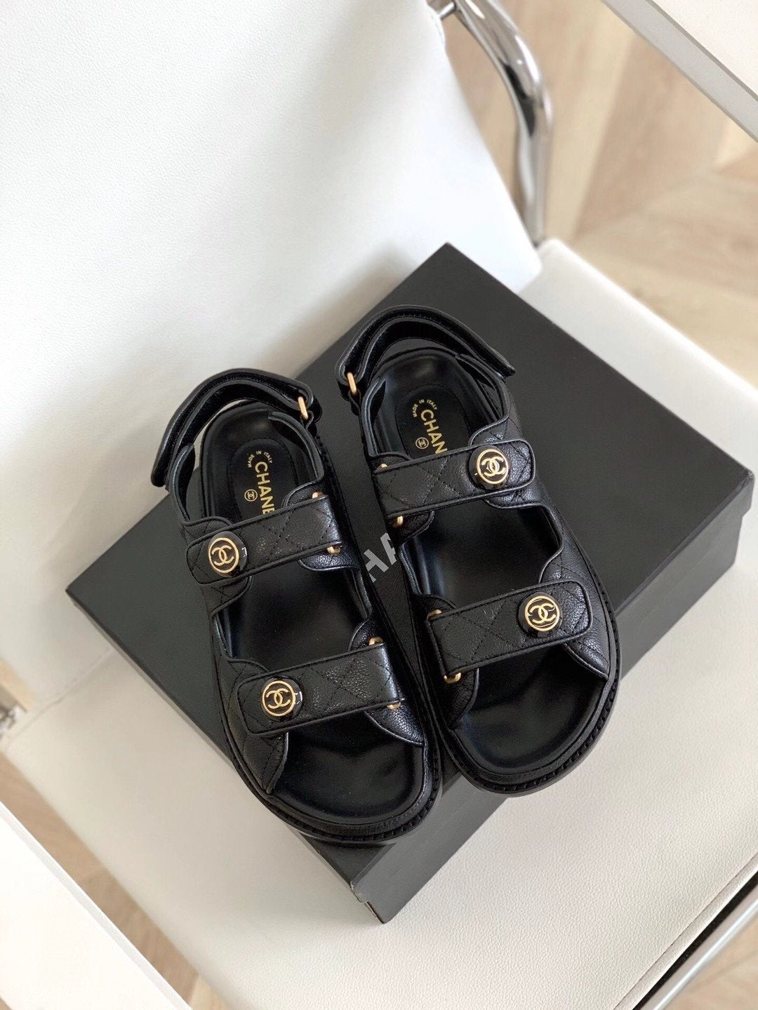 BLACK CHNL CHUNKY SANDAL image 7