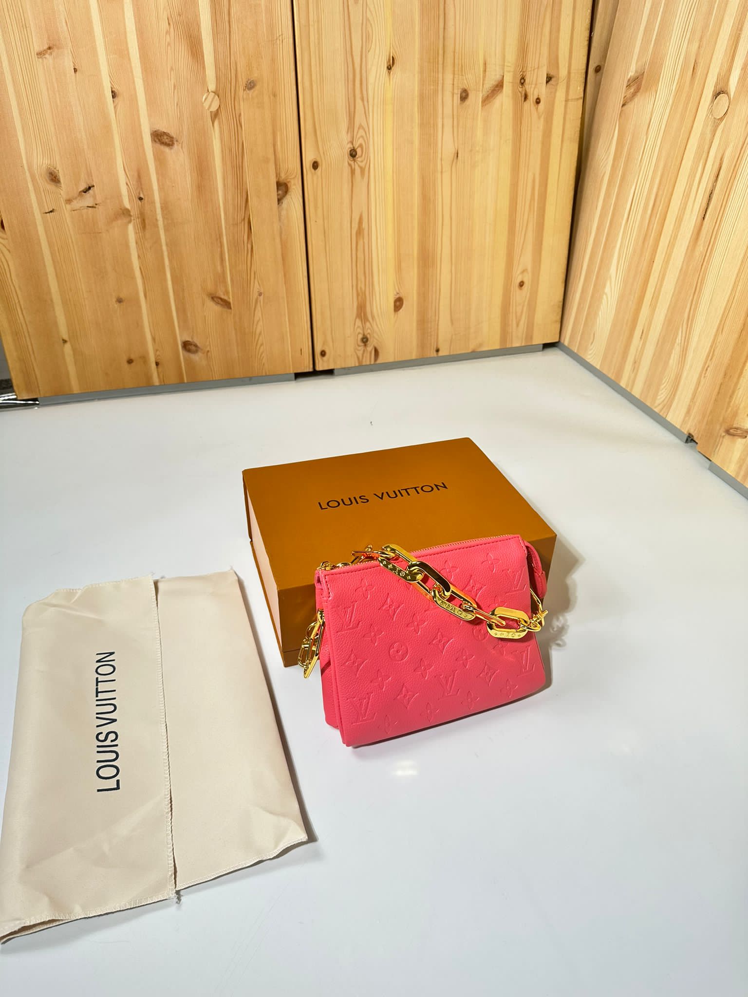 L-V BAG image 0