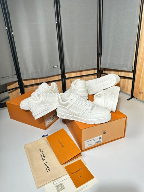 L-V WHITE image 8