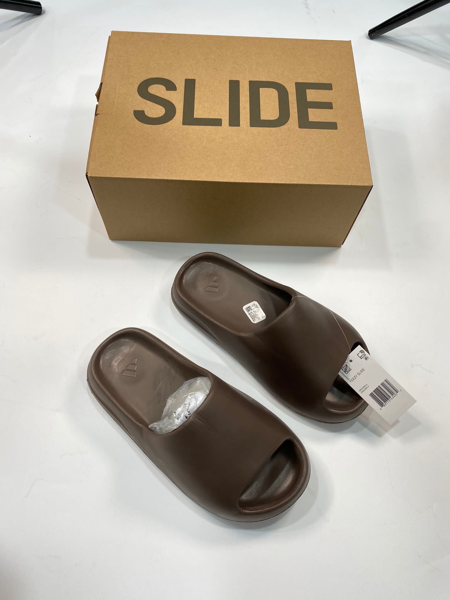 BROWN YZY SLIDE image 2