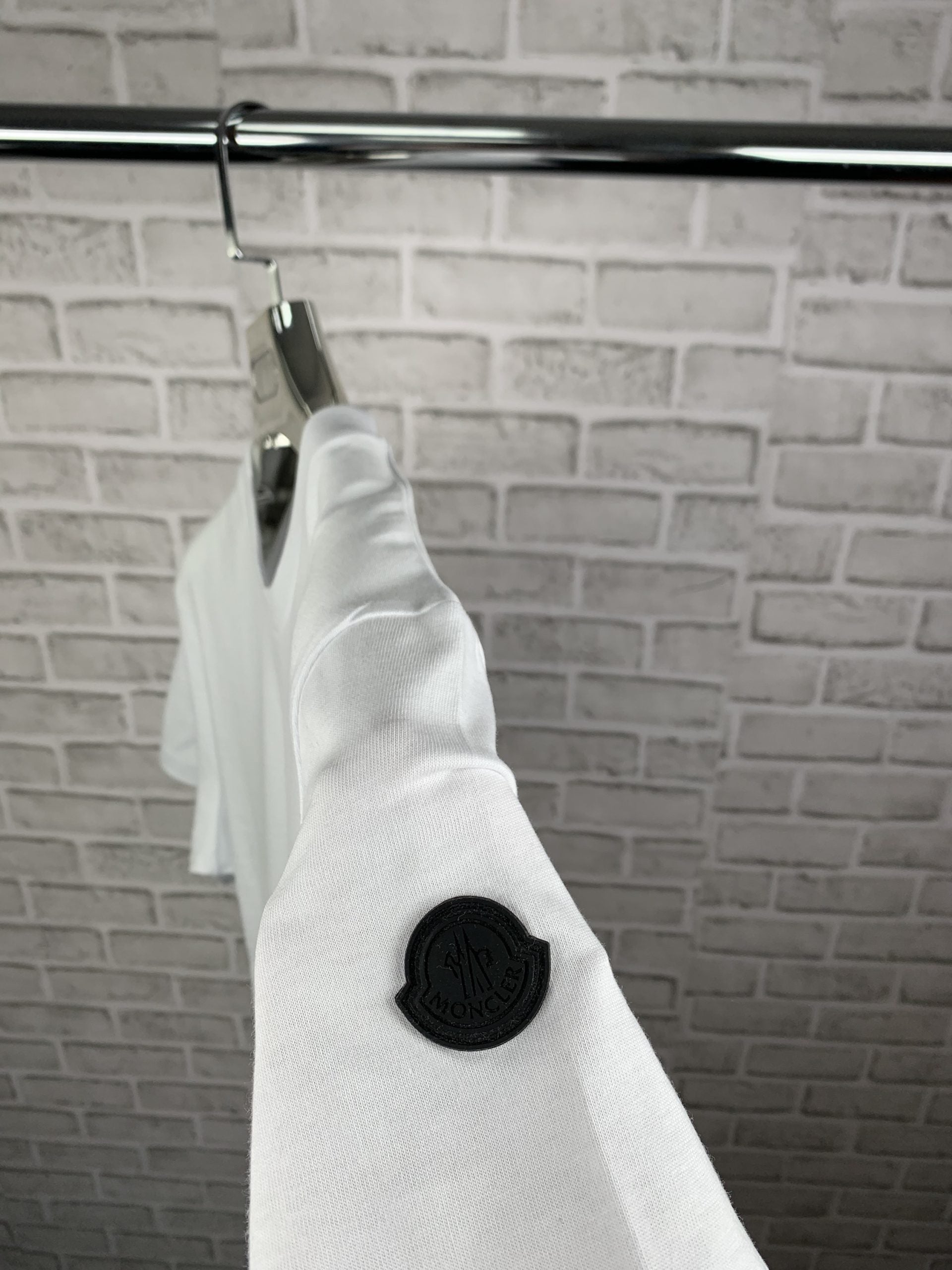 CLER WHITE TEE image 2