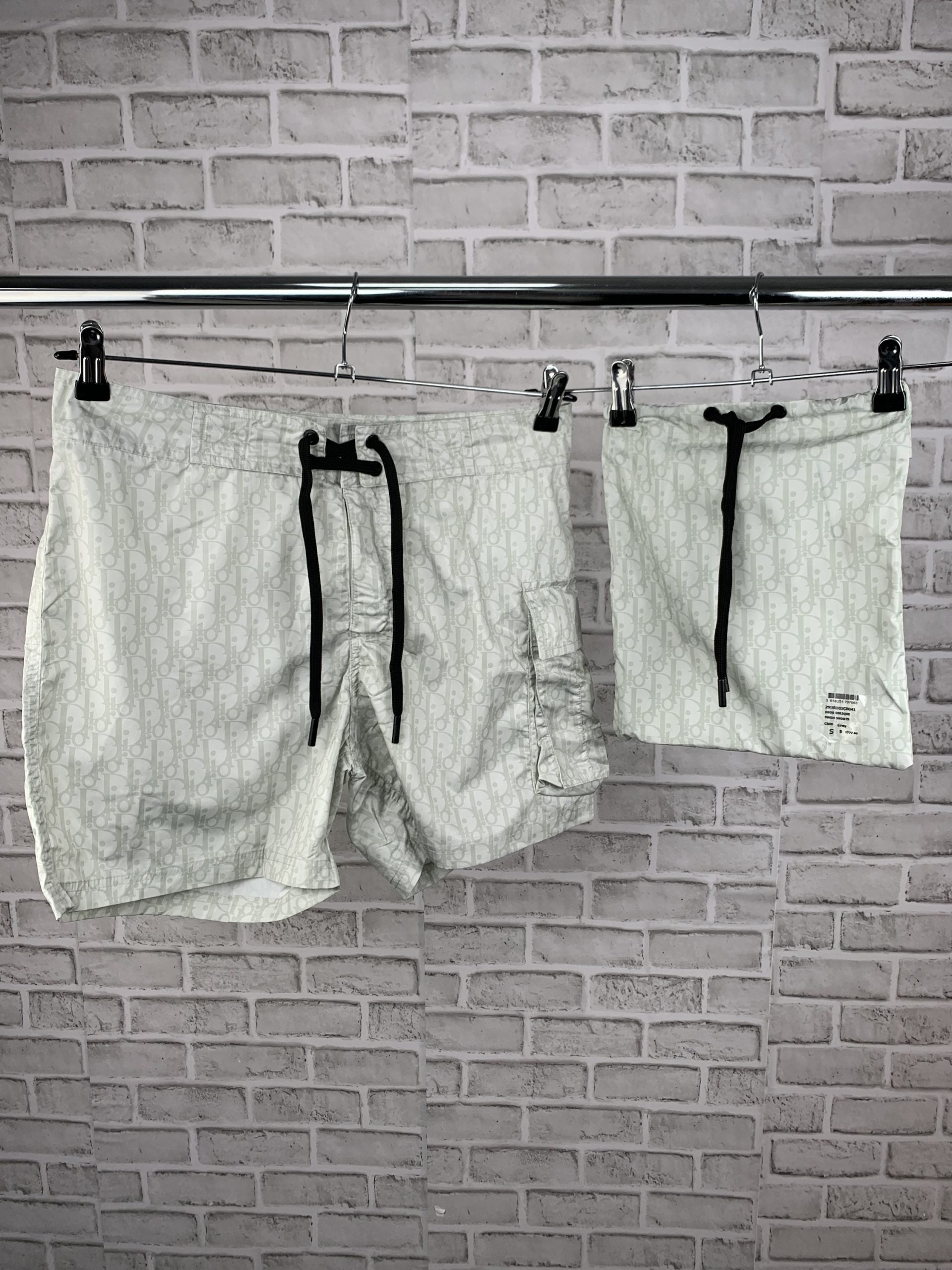IOR GREY SHORT image 1