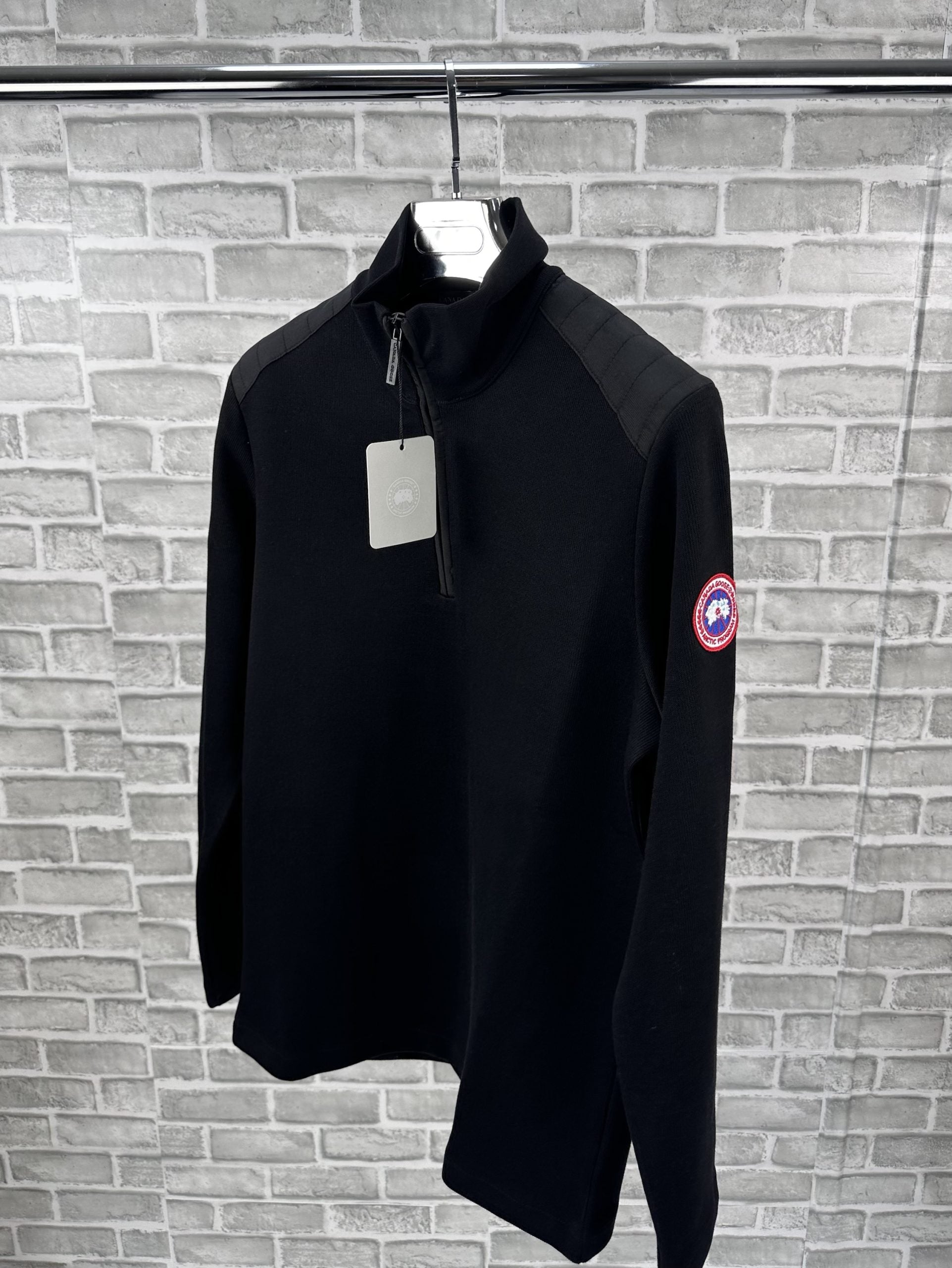 Goose 1/4 Zip Black image 2