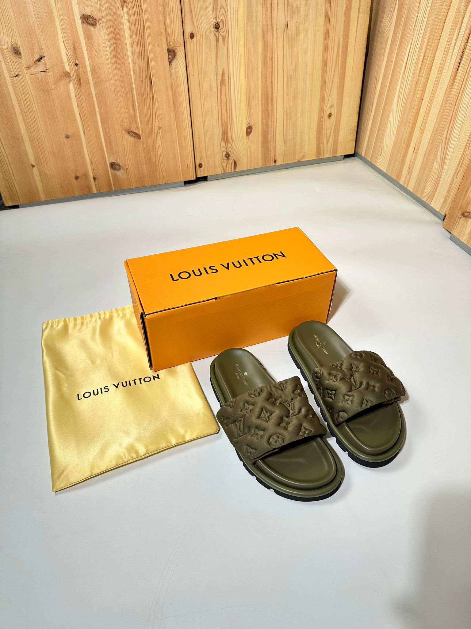 L-V SANDAL image 4