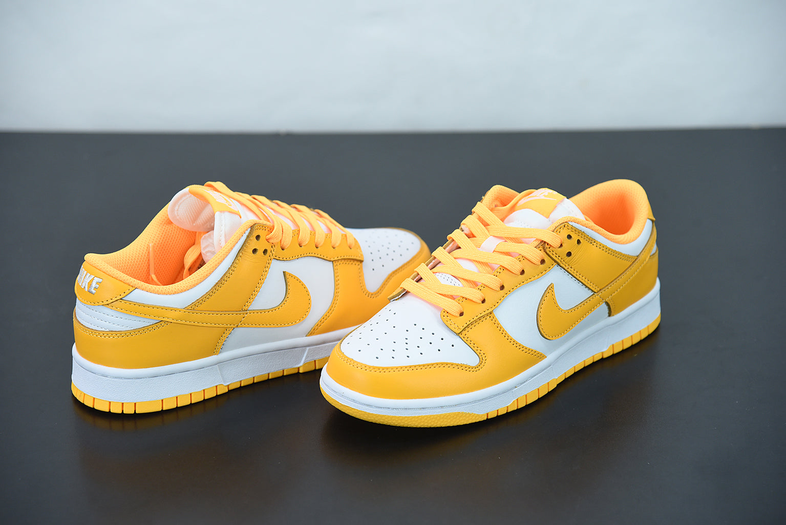 DUNK LOW YELLOW image 9
