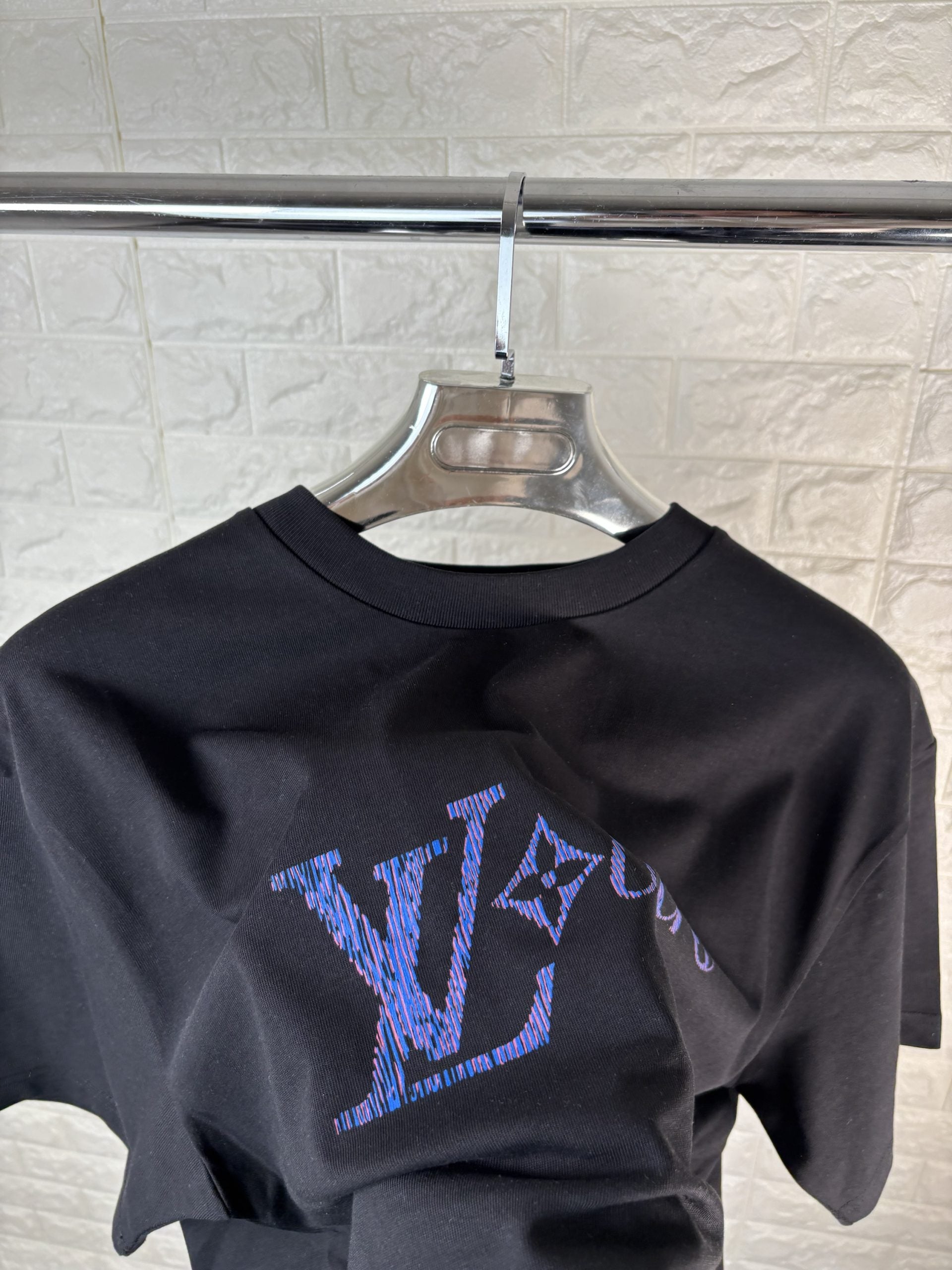 Lv tee black image 1