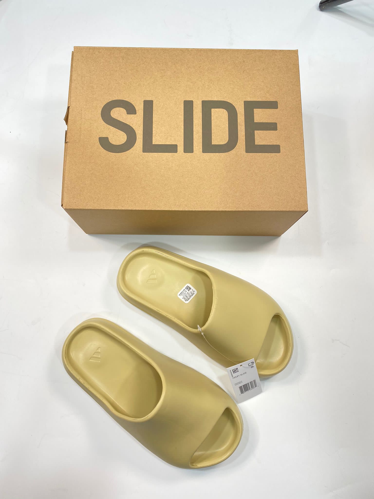 CREAM YZY SLIDE image 3