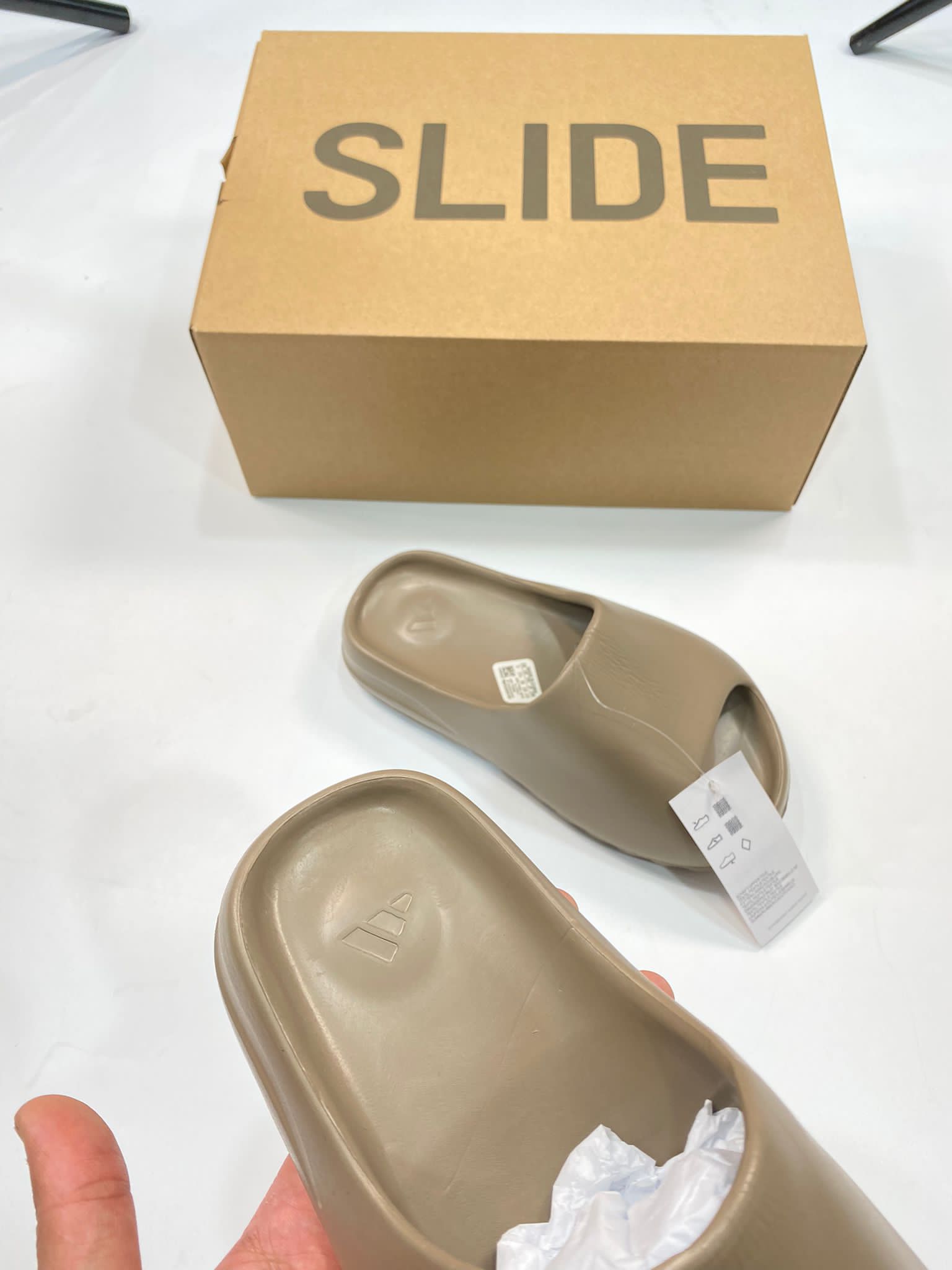 TAN YZY SLIDE image 4