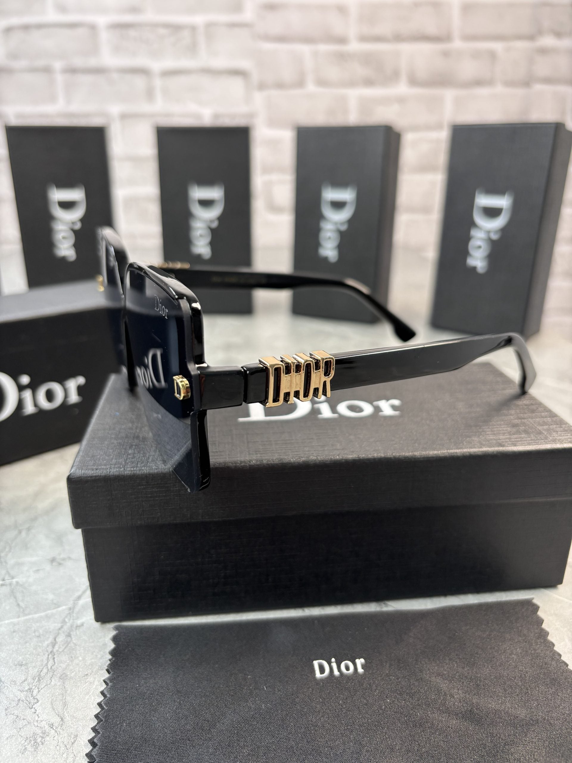 IOR BLACK GLASSES image 4