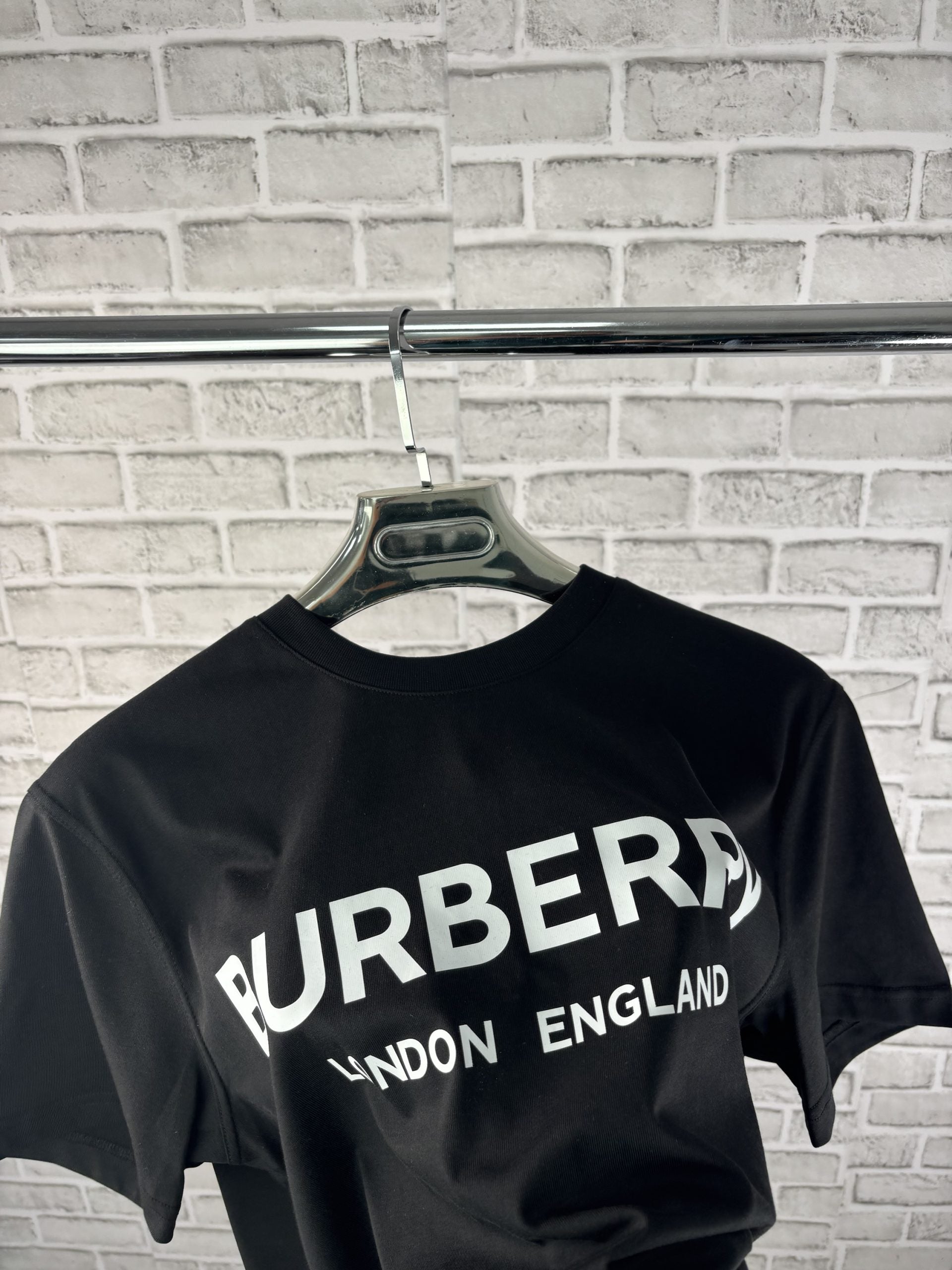 Burb tee black image 1