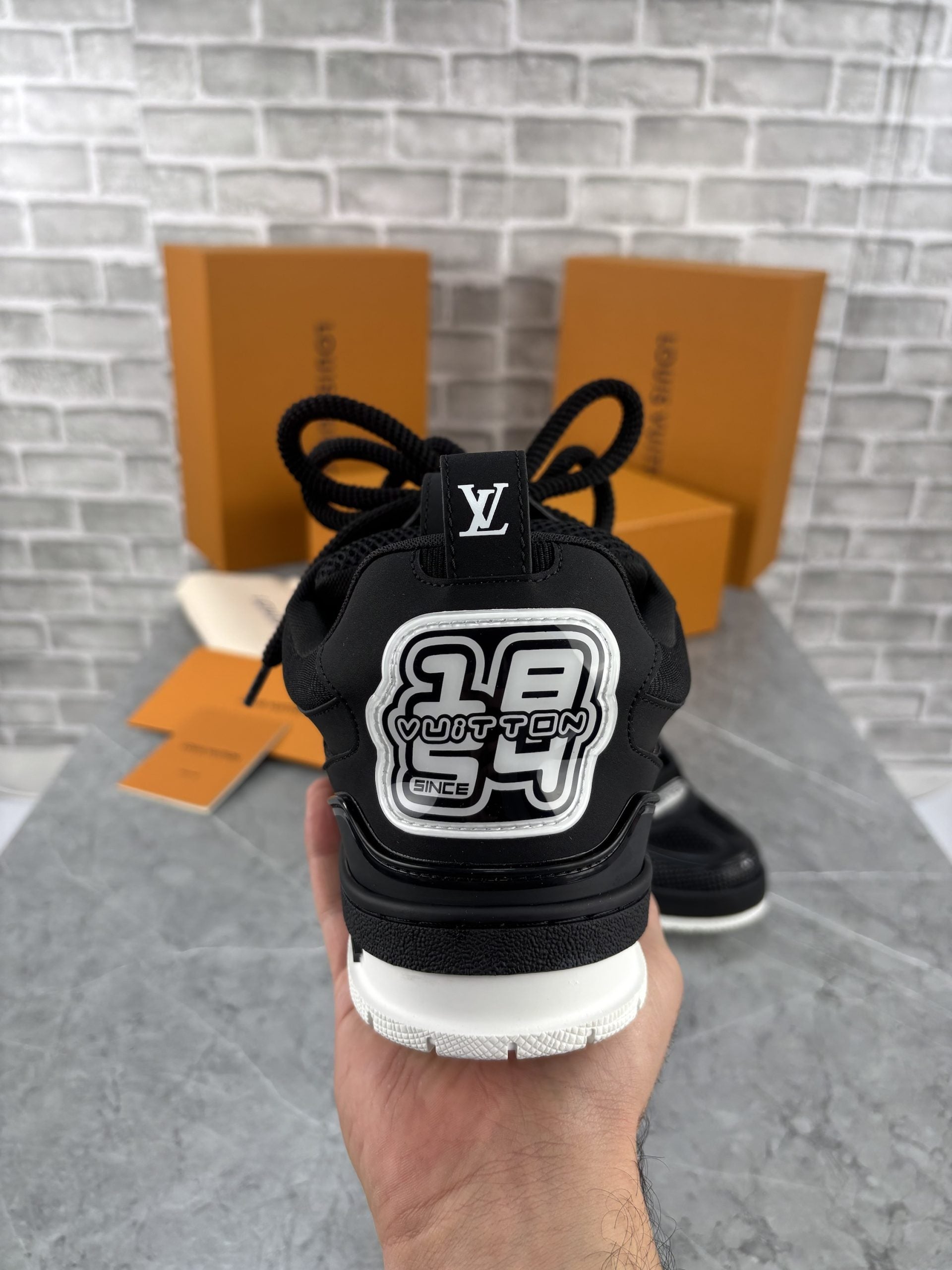 LV SNEAK image 2