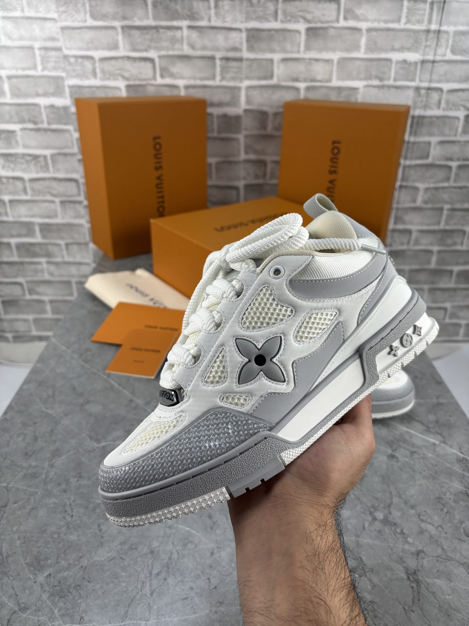 LV SNEAK image 0