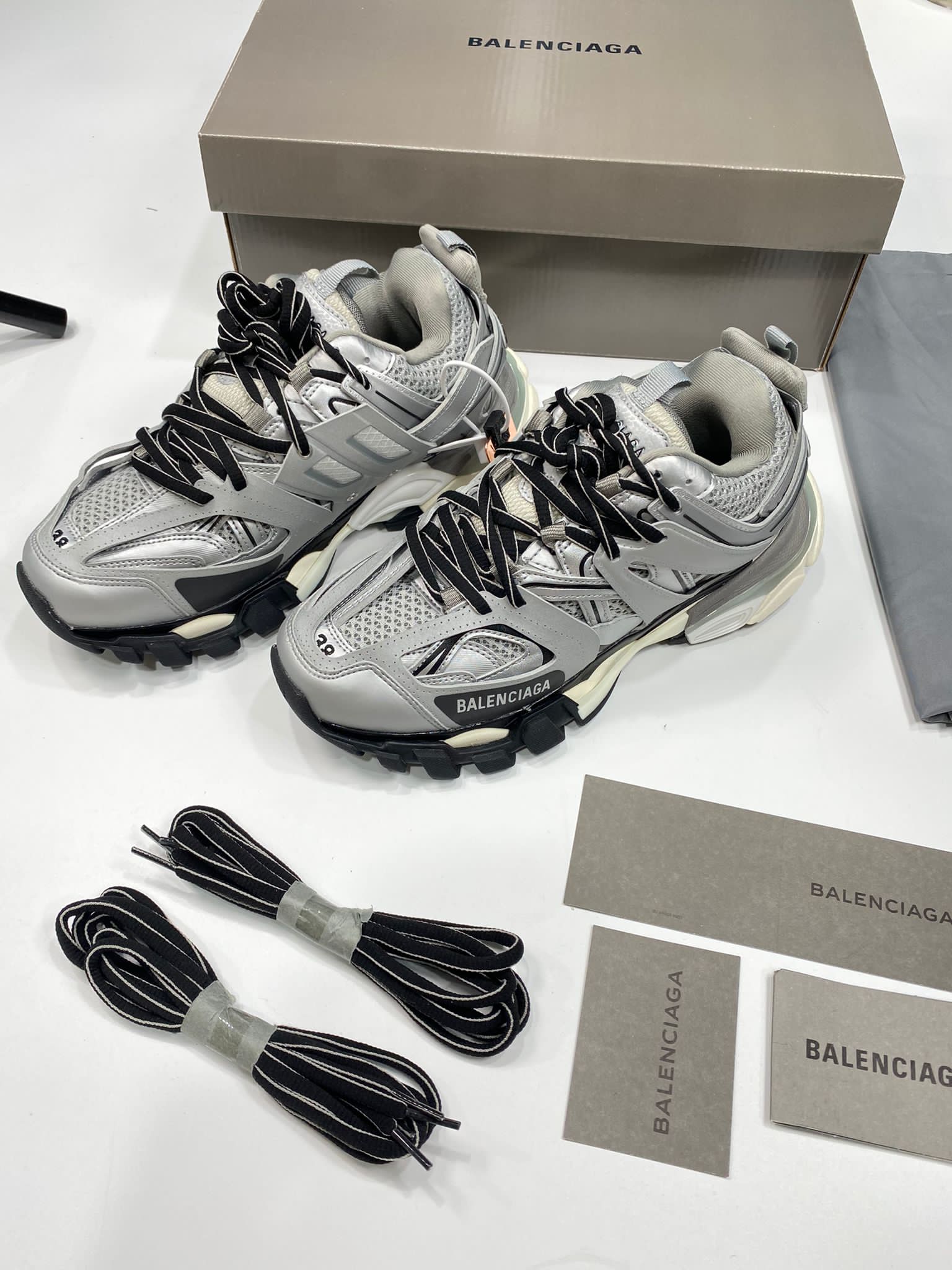 SILVER TRACK image 4