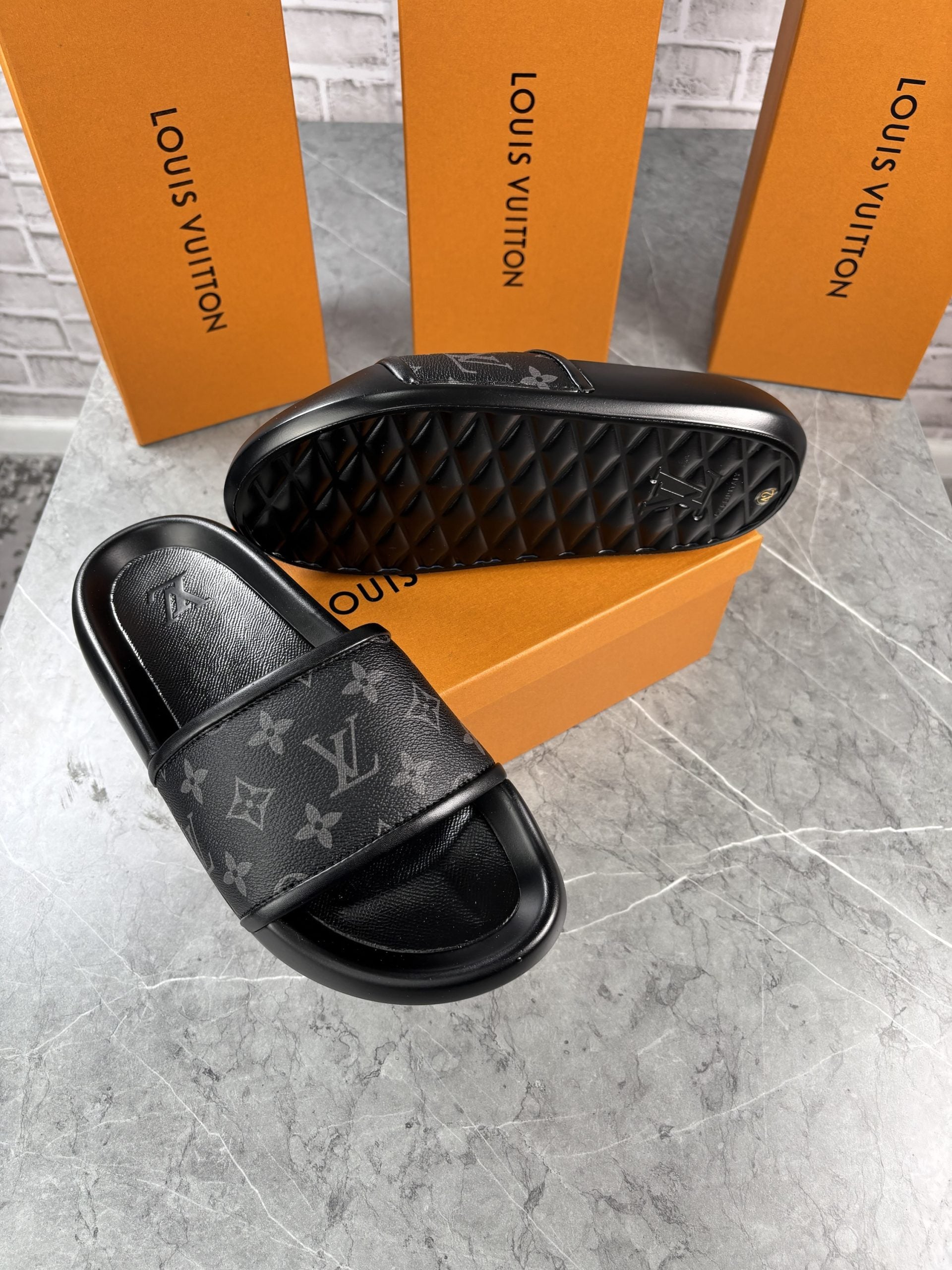 LV SLIDERS BLACK MENS image 2