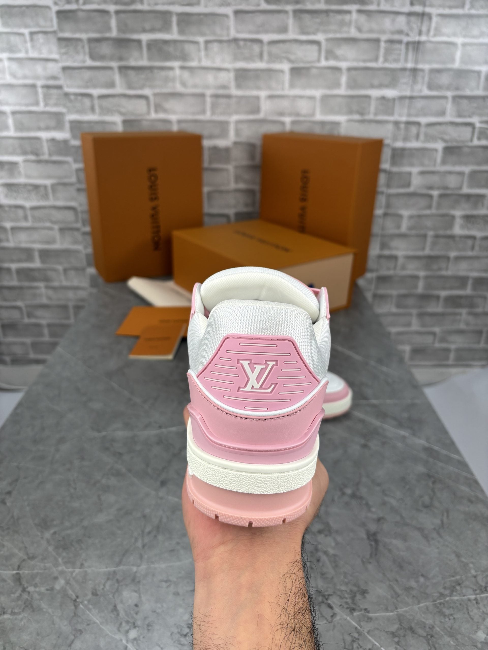 lV PINK image 2