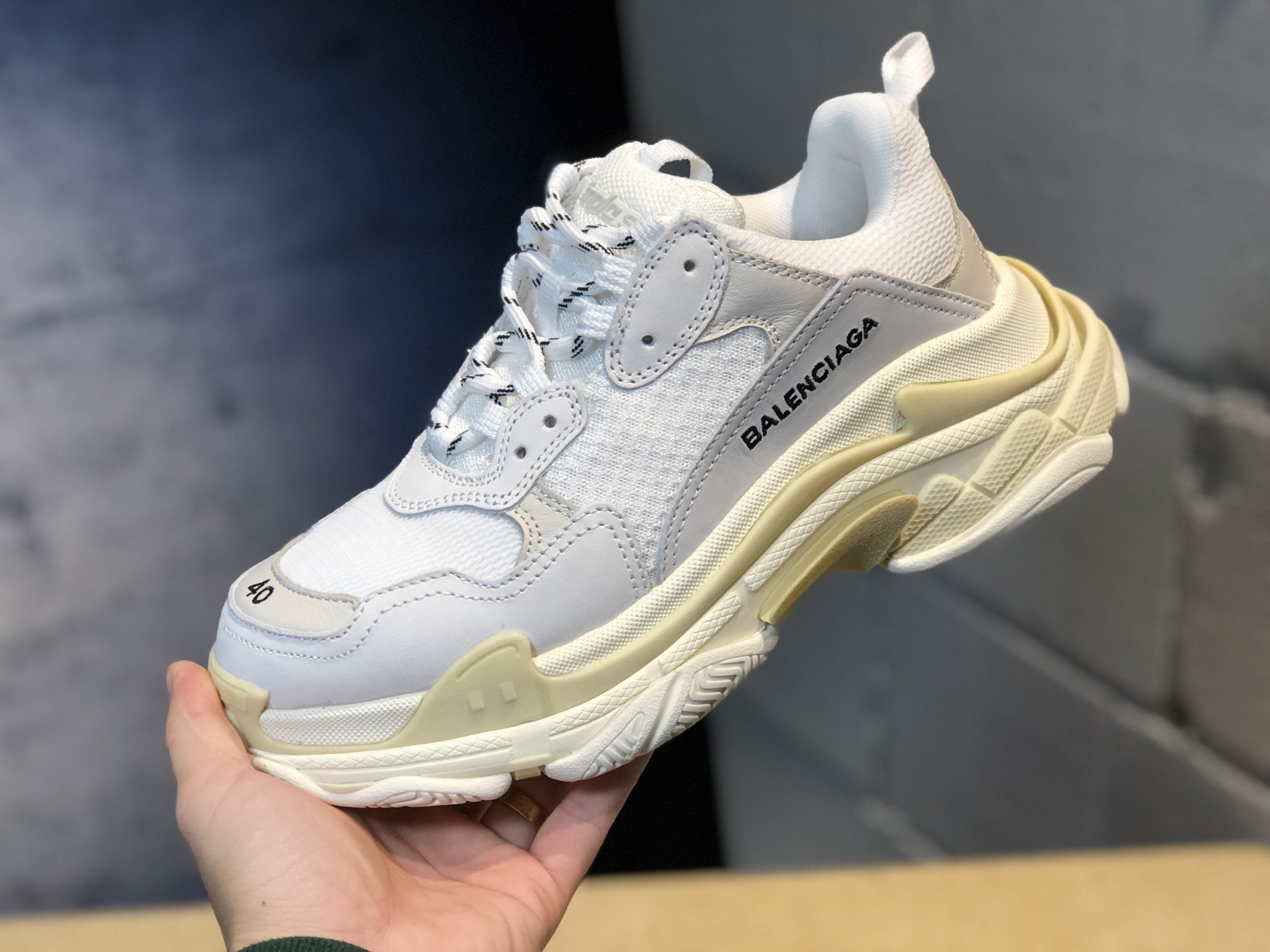 TRIPLE WHITE image 8