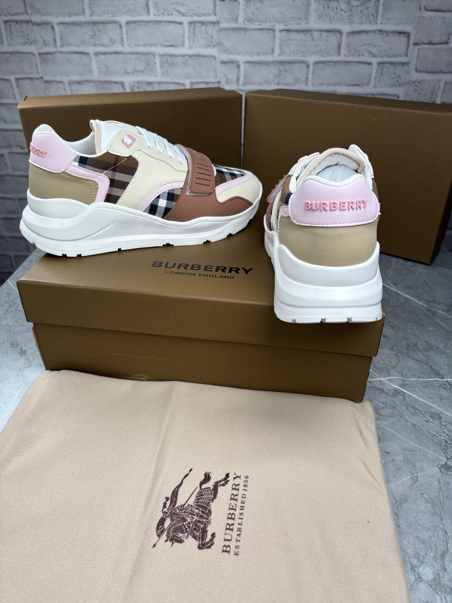 BB LADIES TRAINERS image 2