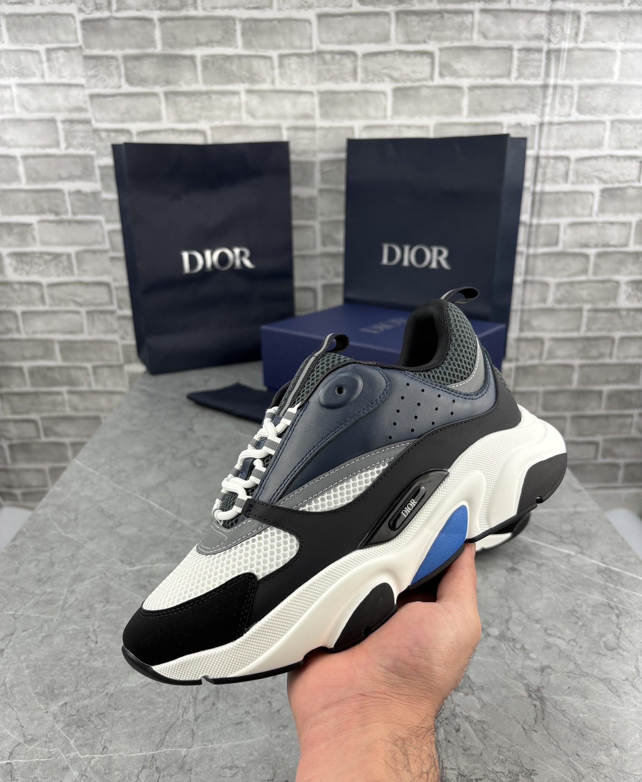 B22 WHITE BLUE image 0