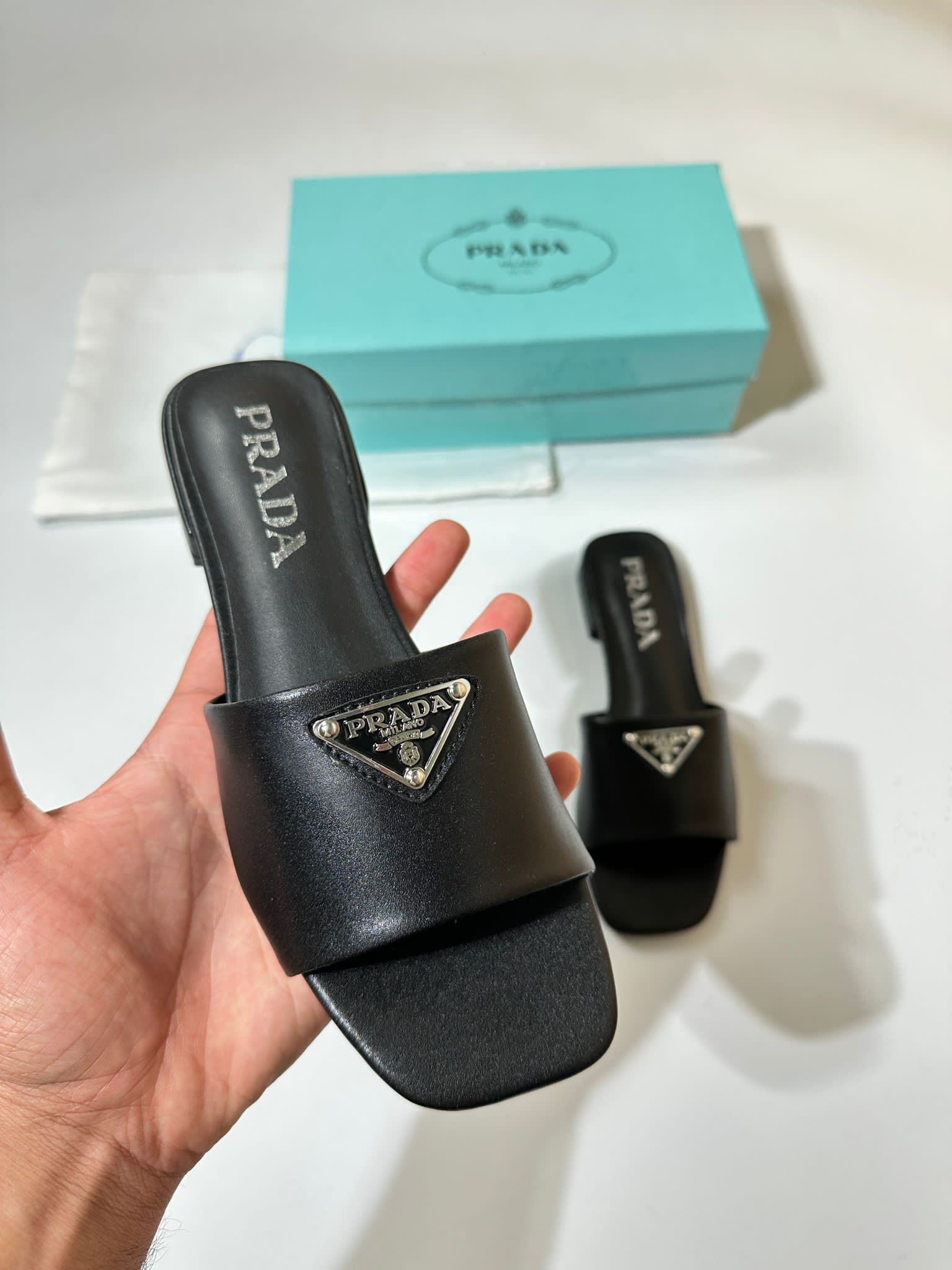PDA BLACK SLIDES image 1