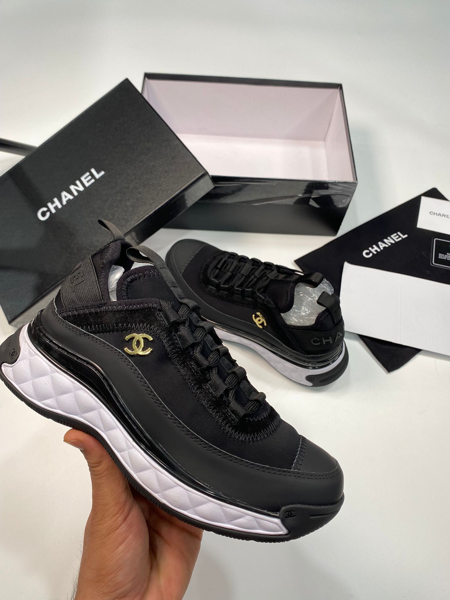 CHNL BLACK RUNNER image 4