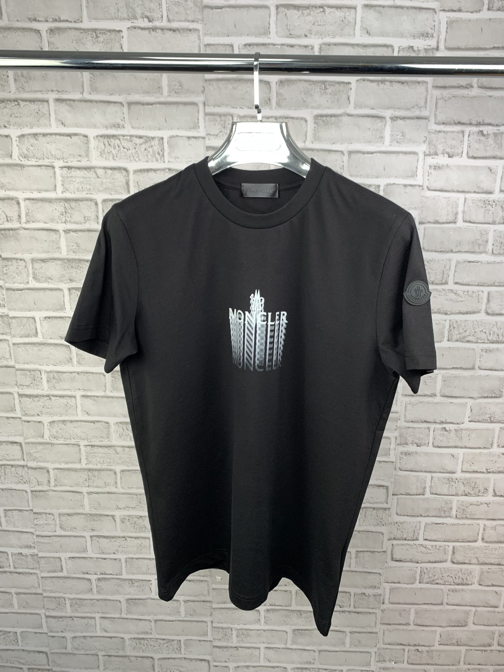 CLER BLACK TEE image 0
